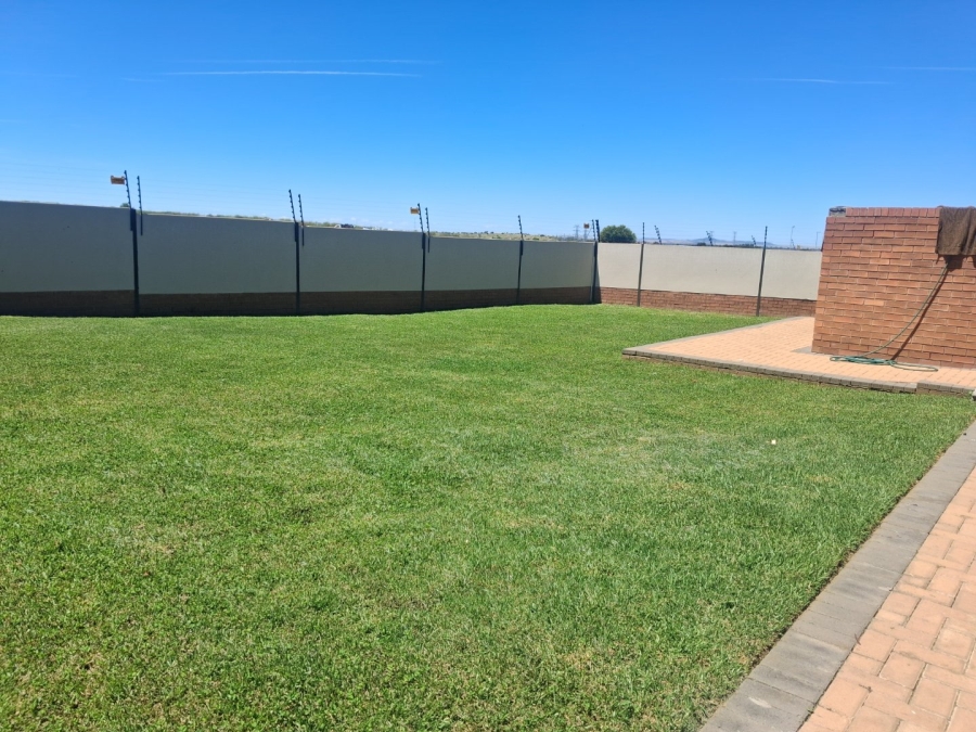 To Let 3 Bedroom Property for Rent in Hillside Free State